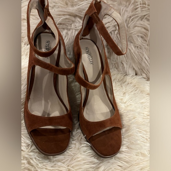 *NEW* Anthropology Seychelles Radical Cognac Suede Pumps - Size 7.5. - Picture 8 of 9